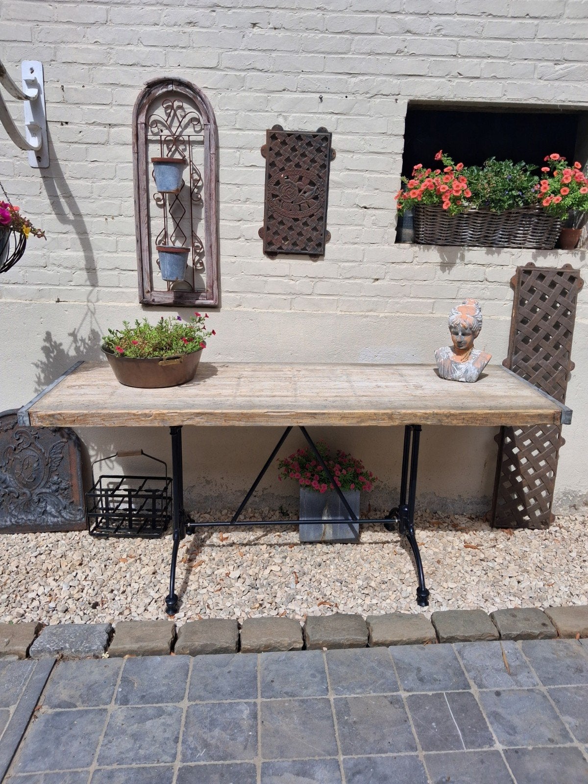 mooie industriële tafel met ijzeren onderstel., Ophalen