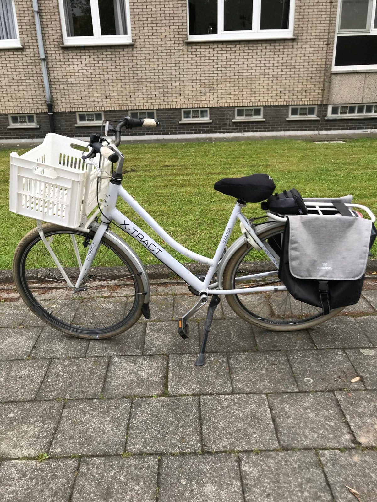 nette witte damesfiets in zeer goede staat., Fietsen en Brommers, Velgrem, Versnellingen, Zo goed als nieuw, Ophalen