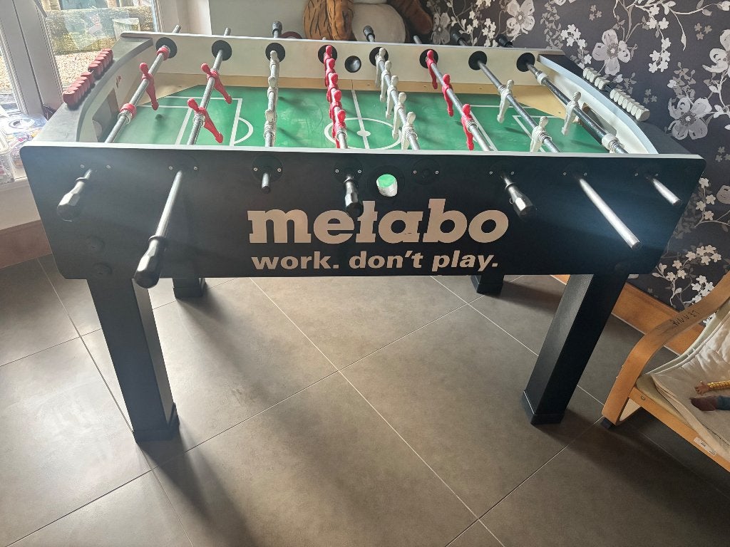 Voetbaltafel Metabo, Enfants & Bébés, Jouets | Tables de football, Enlèvement, Comme neuf