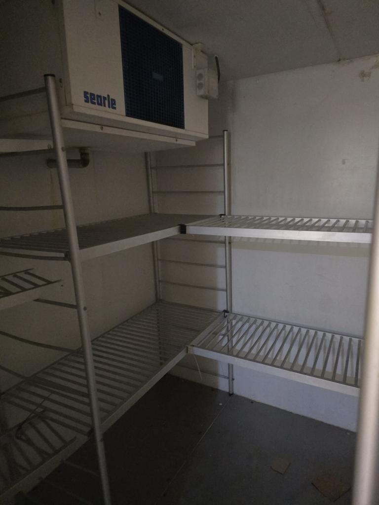 Horeca koelcel inrichting, Ophalen