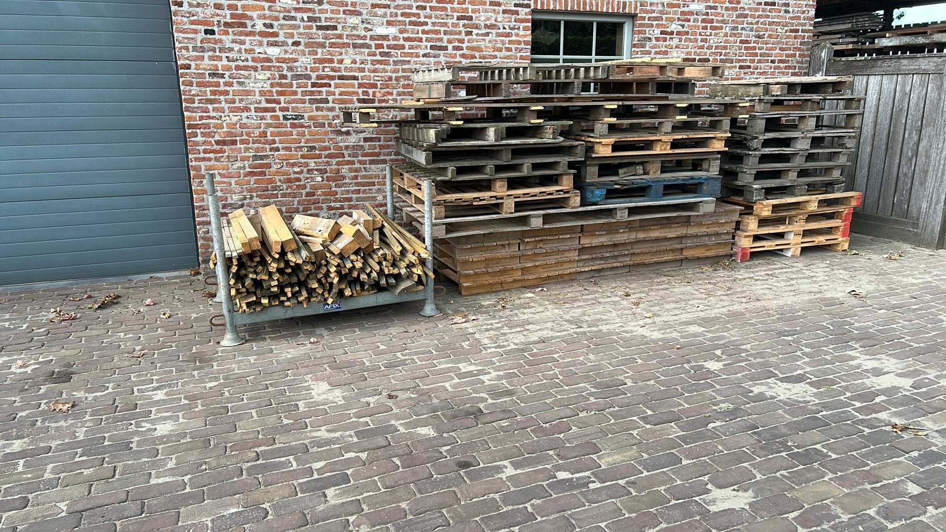 Brandhout palletten, Ophalen