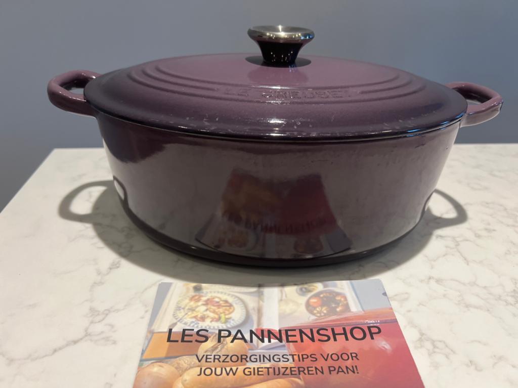 Poêle Le Creuset 27 cm Cassis en état d'usage, Enlèvement ou Envoi, Utilisé, Poêle à frire ou Sauteuse, Plaque céramique
