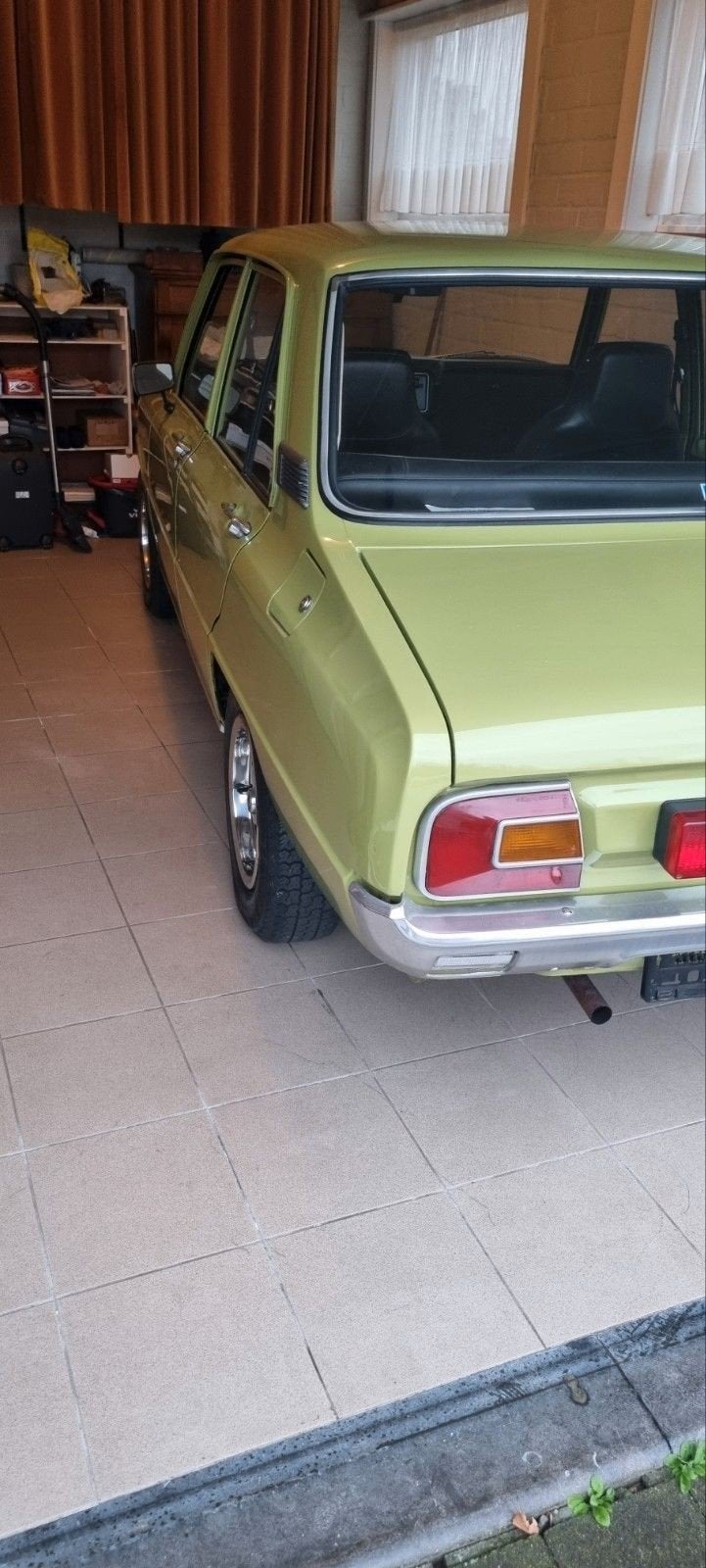 Mazda 1000 1977, Auto's, Achterwielaandrijving, Zwart, Particulier, Groen