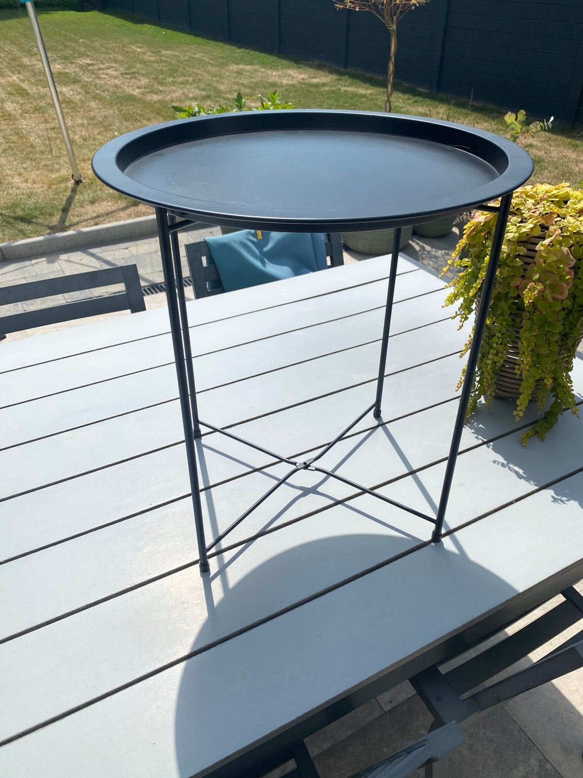 Bijzet tafeltje, Huis en Inrichting, Tafels | Bijzettafels, Ophalen, Minder dan 45 cm, Metaal of Aluminium, Rond
