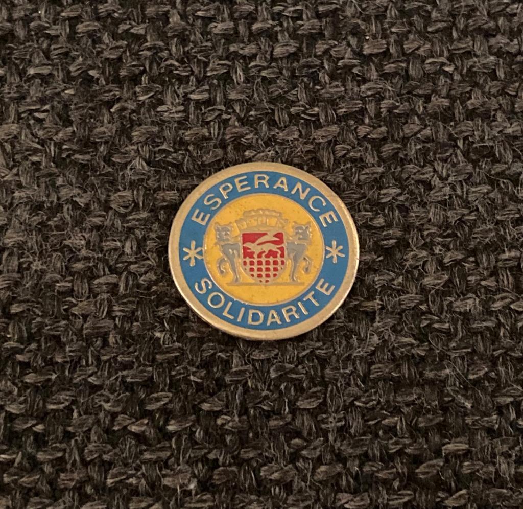 PIN - ESPERANCE - SOLIDARITE, Envoi, Utilisé, Autres sujets/thèmes, Insigne ou Pin's