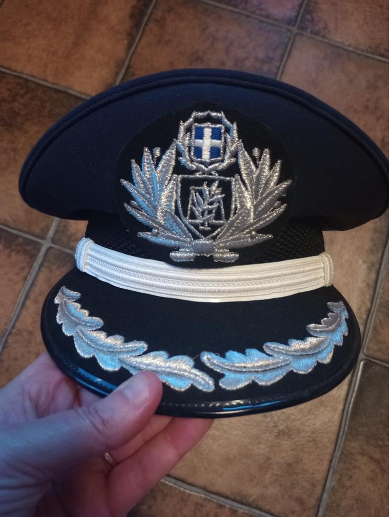 Kepi de commissaire de police grec, Enlèvement ou Envoi