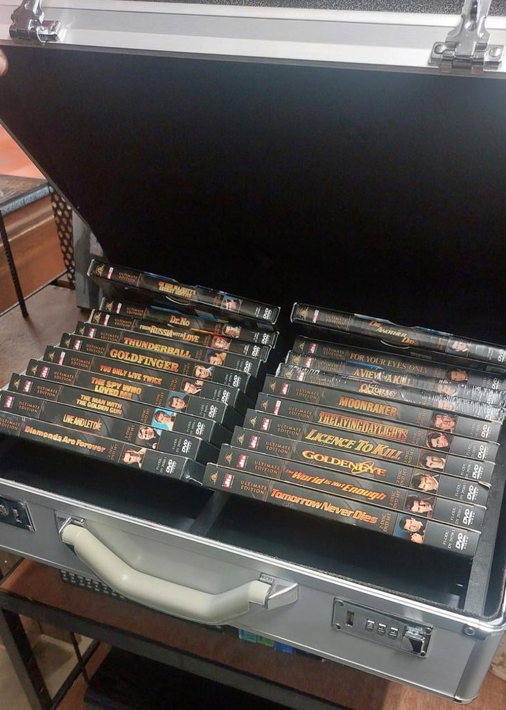James Bond DVD-collectie in metalen koffer (Ultimate Edition, Cd's en Dvd's, Ophalen