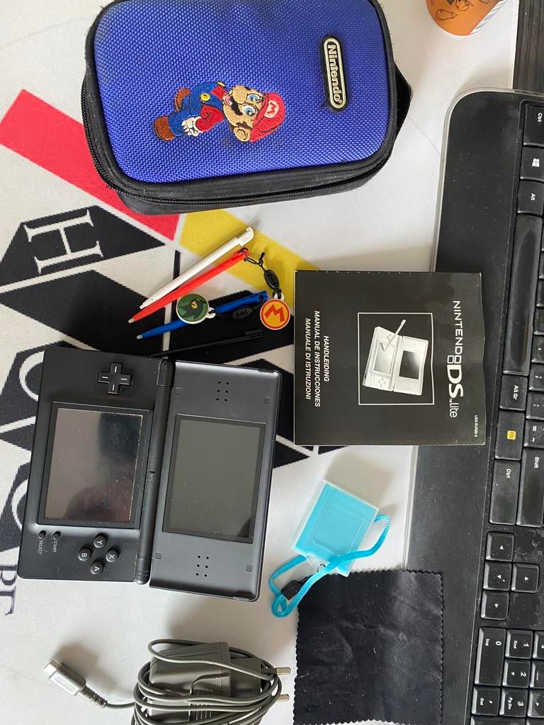 Nintendo DS light zwart + toebehoren, Games en Spelcomputers, Spelcomputers | Nintendo DS, Ophalen, Gebruikt, Zwart, Met beschermhoes of tas