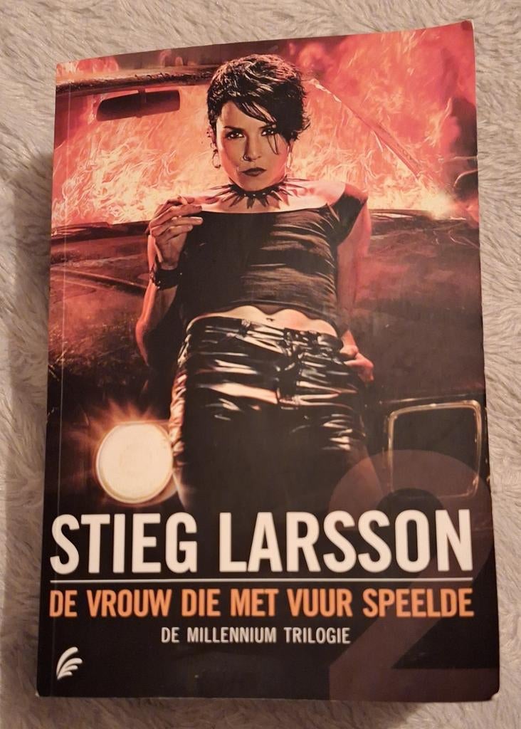 Stieg Larsson - De vrouw die met vuur speelde, Enlèvement ou Envoi, Comme neuf, Stieg Larsson