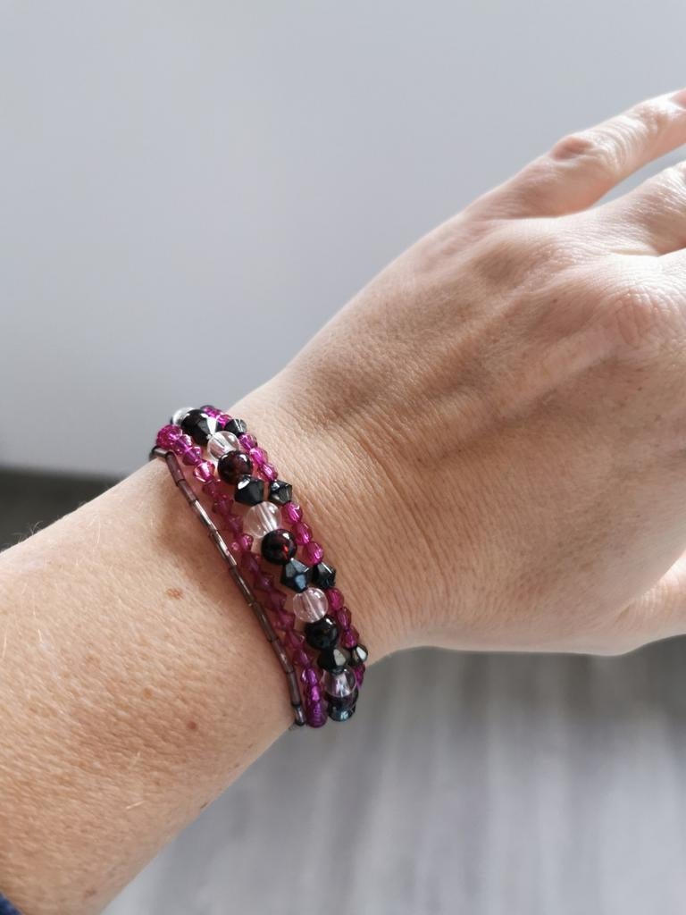 Armbanden set bordeaux, Bijoux, Sacs & Beauté, Bracelets, Rouge, Enlèvement ou Envoi, Avec bracelets à breloques ou perles, Synthétique ou Plastique
