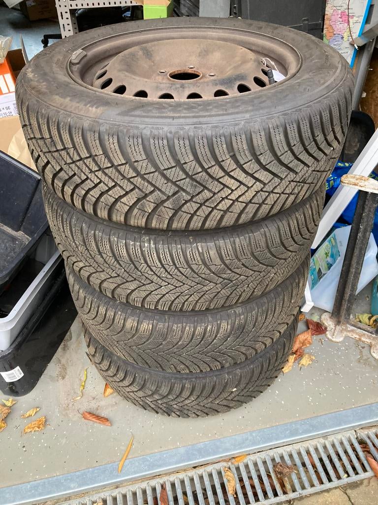 Hankook winterbanden RS3 winterbanden, Ophalen, Zo goed als nieuw