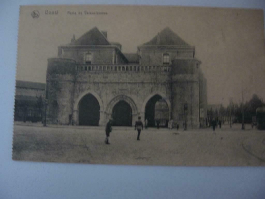Carte ancienne représentant la Porte de Valenciennes. Possib, Enlèvement ou Envoi, 1920 à 1940, Non affranchie, Bâtiment