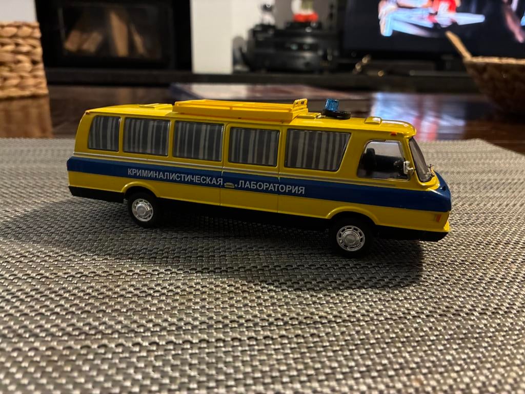 minibus zil 118k police scientifique russe, Enlèvement, Comme neuf, Bus ou Camion