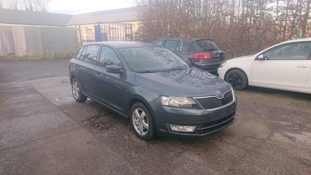 Skoda rapid 1200cc essence 2016 92000km sgs chf clim JA, Autos, 1197 cm³, Argent ou Gris, Achat, Entreprise