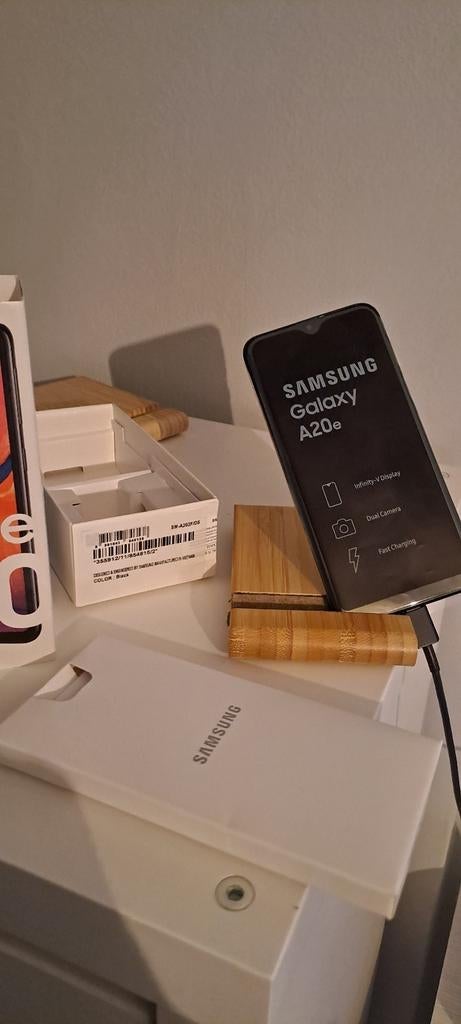Samsung A20e noir avec étui pvc état neuf /Article vendu ✅️, Télécoms, Enlèvement, Comme neuf, Noir