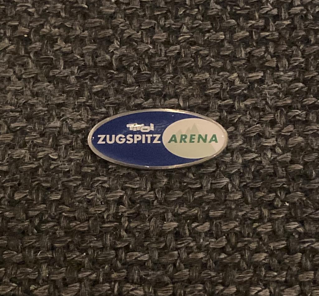 PIN - ZUGSPITZ ARENA - TIROL, Verzenden, Gebruikt, Overige onderwerpen, Speldje of Pin