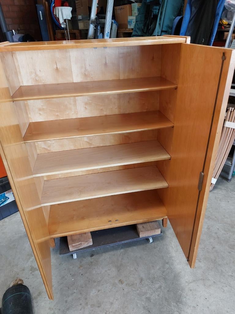 Kast met legplanken, Ophalen