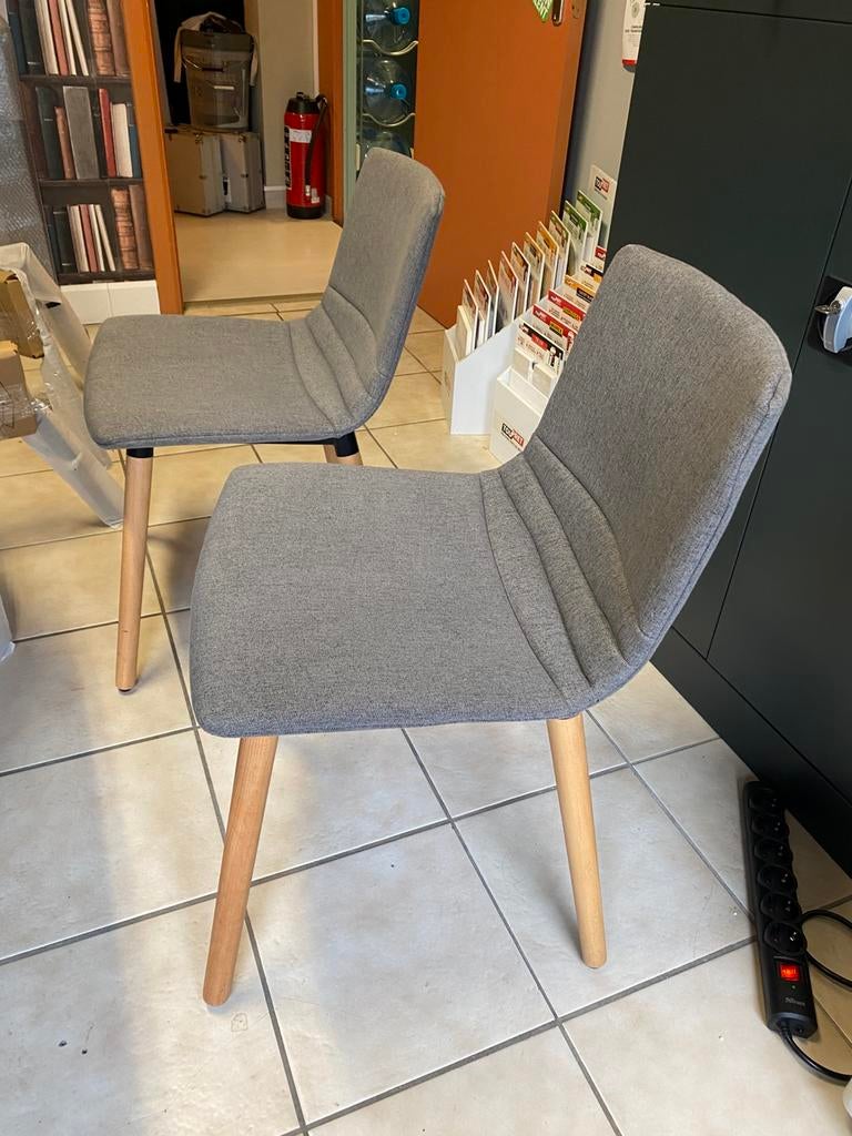 2 chaises gris clair/bois, Enlèvement, Comme neuf, Gris, Bois