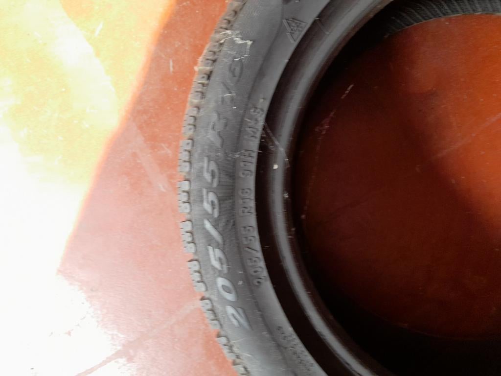 1. Pneu d'hiver pirelli 205/55R16, Autos : Pièces & Accessoires, Enlèvement ou Envoi