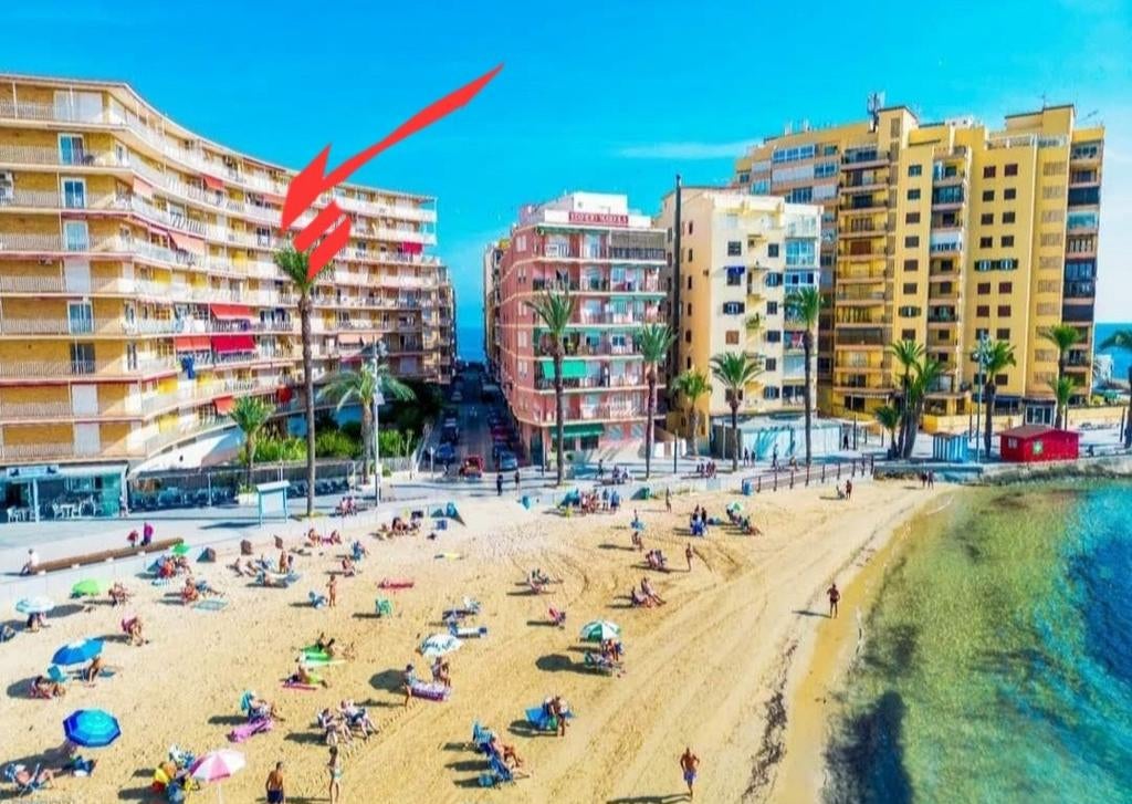 TORREVIEJA, première ligne de plage, vue frontale sur la mer