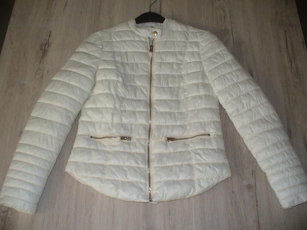 Jas Bershka maat M, Kleding | Dames, Maat 38/40 (M), Zo goed als nieuw, Jasje, Bershka