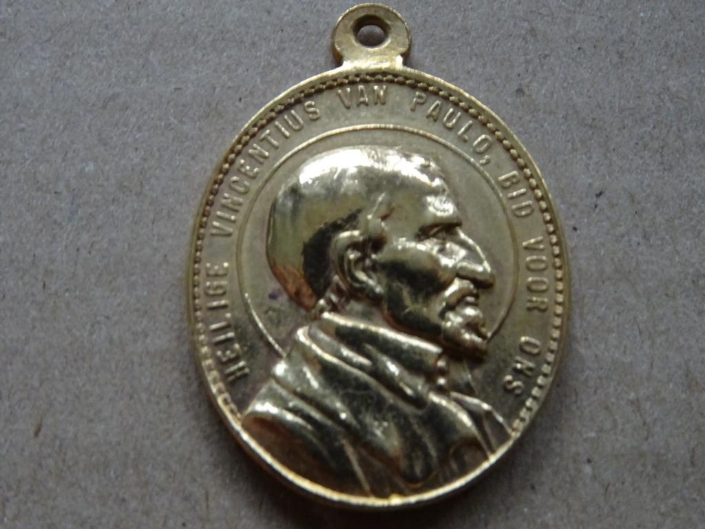 Médaillon ancien Sainte Marie et Saint Vincent 4,7cm 1880, Antiquités & Art, Antiquités | Objets religieux, Enlèvement ou Envoi