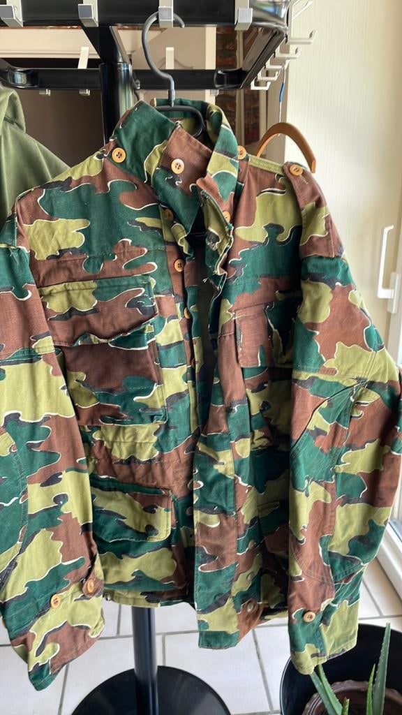 Veste camouflage militaire et veste hiver  prix pour les 2, Enlèvement, Comme neuf, Taille 56/58 (XL), Autres couleurs