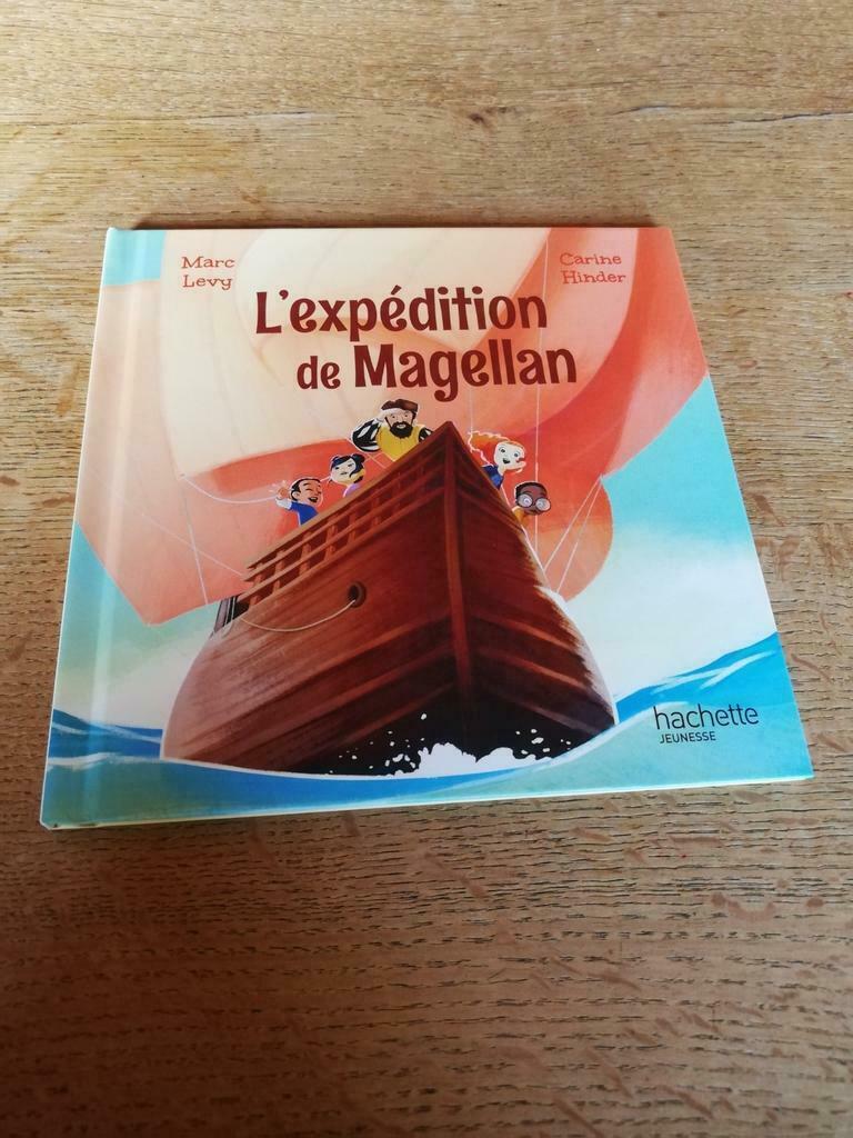 Livre "L'expédition de Magellan", Garçon ou Fille, Enlèvement ou Envoi, Comme neuf, Marc Levy