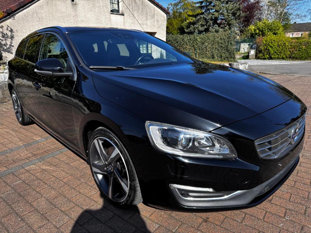 VOLVO V60 SUMMUM, Autos, Volvo, Cuir, Euro 6, Entreprise, Carnet d'entretien