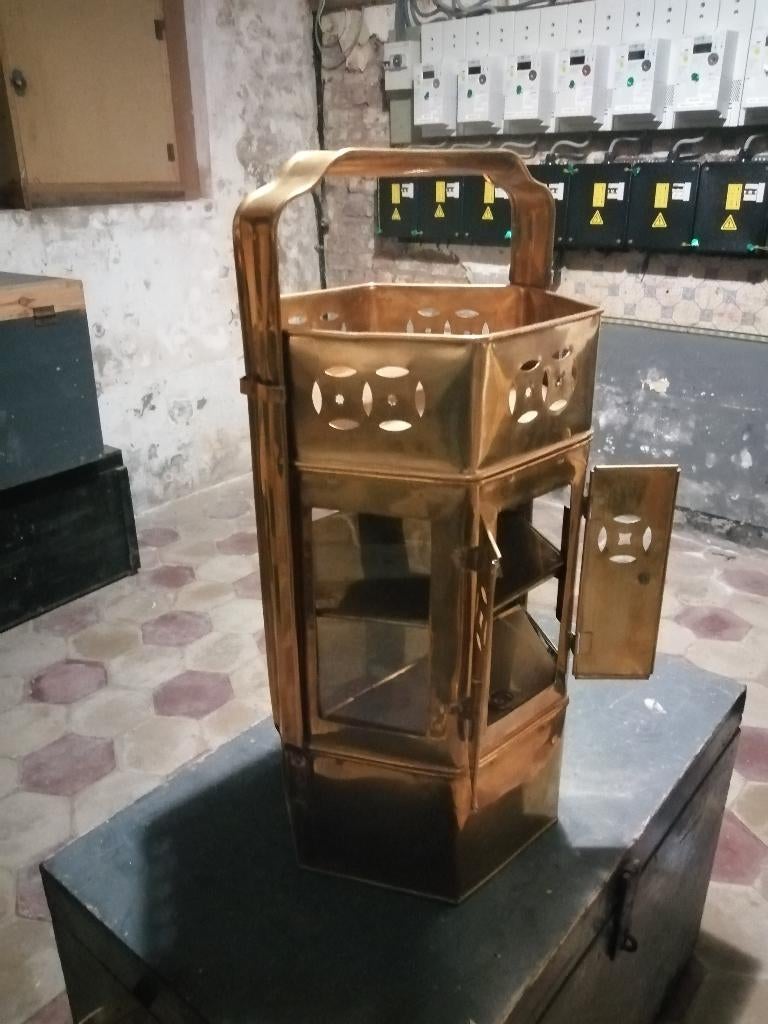 Aziatische straat desserte in koper., Ophalen