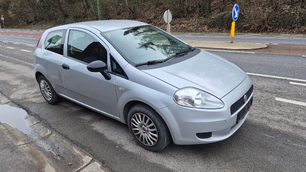 Fiat Punto Grande 1.2 essence 2013 Feuille rose imma, 1242 cm³, Noir, Particulier, Tissu