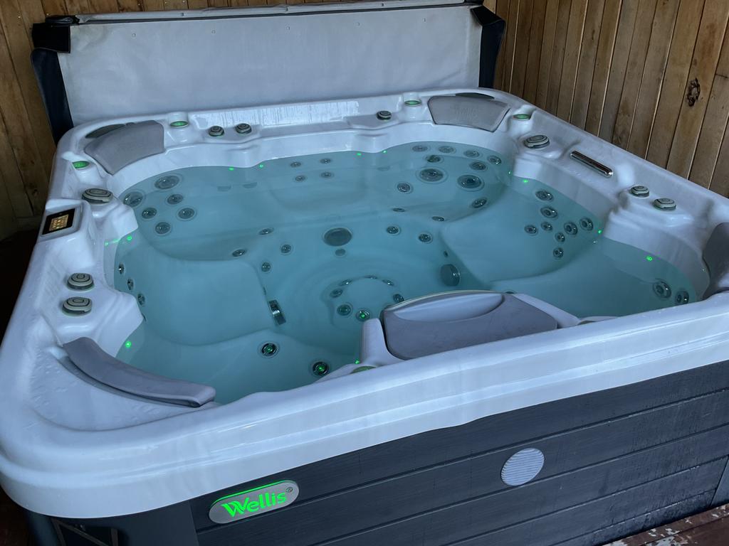 Jacuzzi Wellis Elbrus, Ophalen, Zo goed als nieuw, Afdekzeil