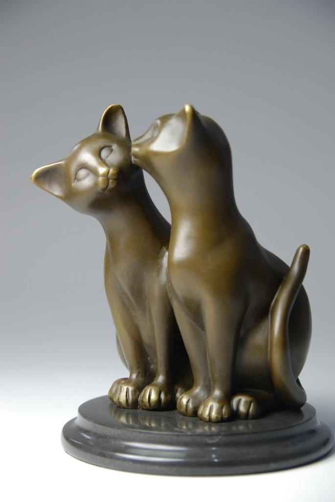 Mooi paar echte bronzen kastanjes gesigneerd Milo, Ophalen of Verzenden