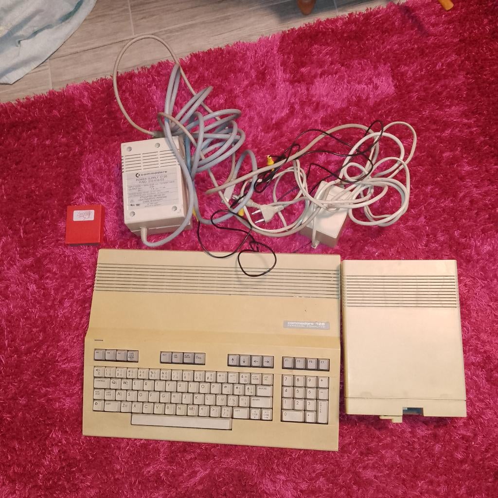 Commodore 128 + 5,25" diskettestation, Computers en Software, Vintage Computers, Ophalen, Commodore