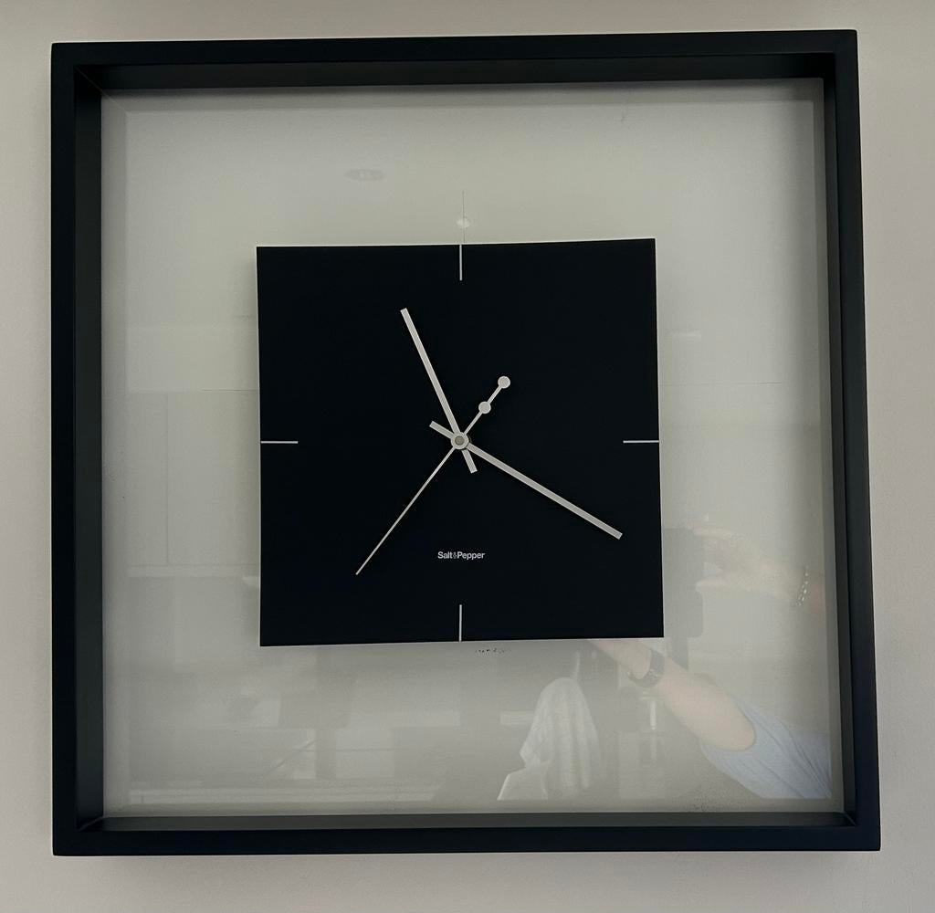 Wandklok uurwerk Salt & Pepper 60 x 60 - 30 x 30, Ophalen, Zo goed als nieuw, Analoog, Wandklok