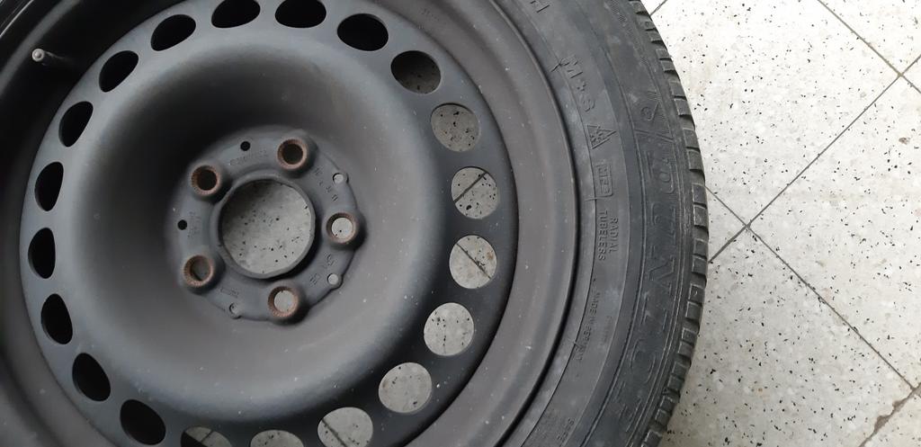 Winterbanden op metalen velgen., Enlèvement