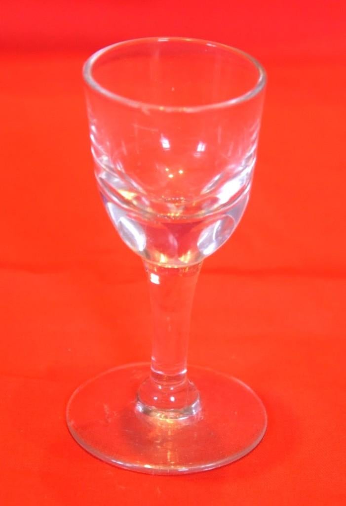verre a liqueur taillé a la base  (16), Ophalen of Verzenden