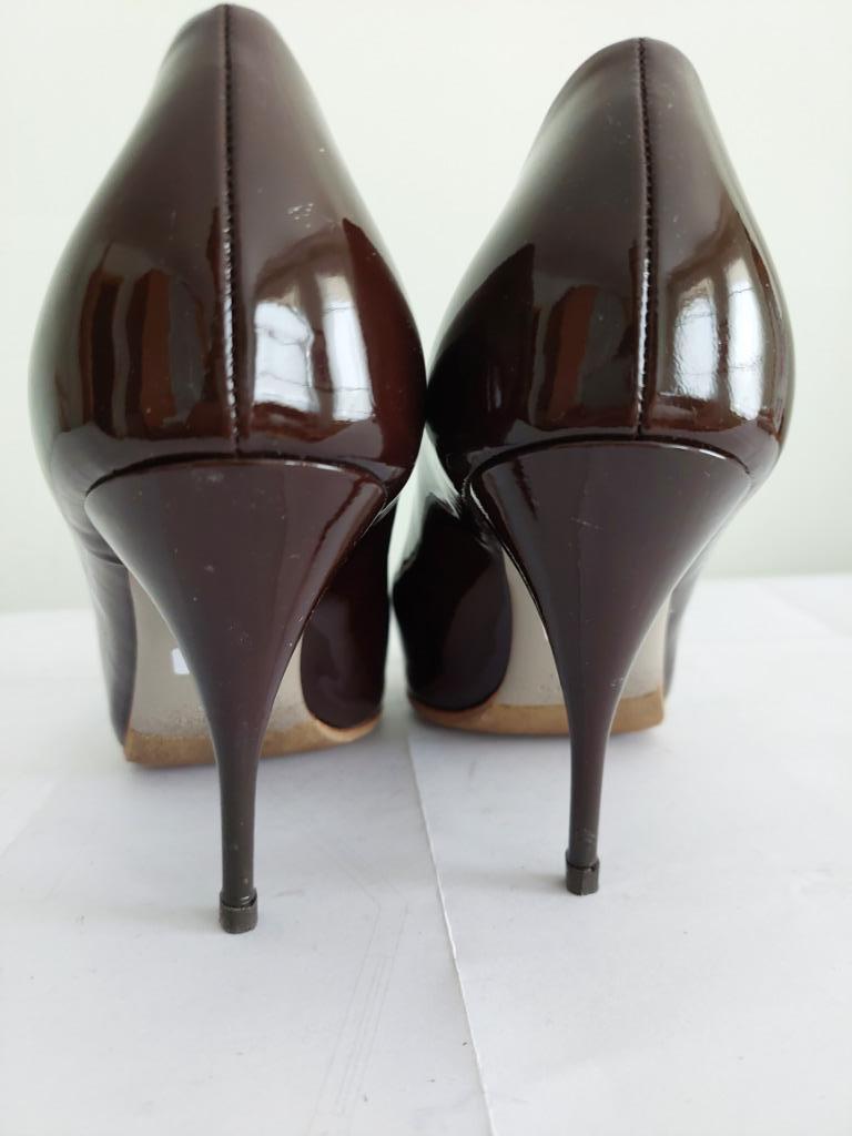 70C* VALENTINO GARAVANI sexy lakleren pumps (41), Kleding | Dames, Pumps, Bruin, Verzenden, Gedragen