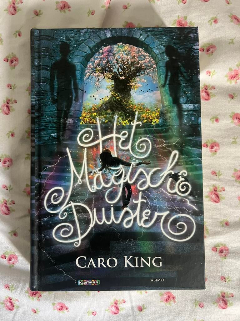 Caro King - Het magische duister, Enlèvement ou Envoi, Caro King