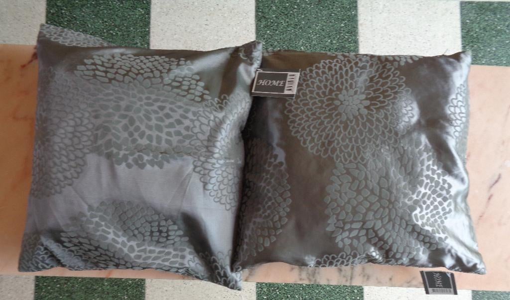 2 housses de coussins, Maison & Meubles, Accessoires pour la Maison | Coussins, Neuf, Gris, Carré, Enlèvement
