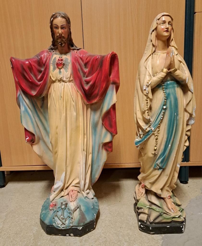 Grandes statues antiques en plâtre du Christ et de Marie, Enlèvement