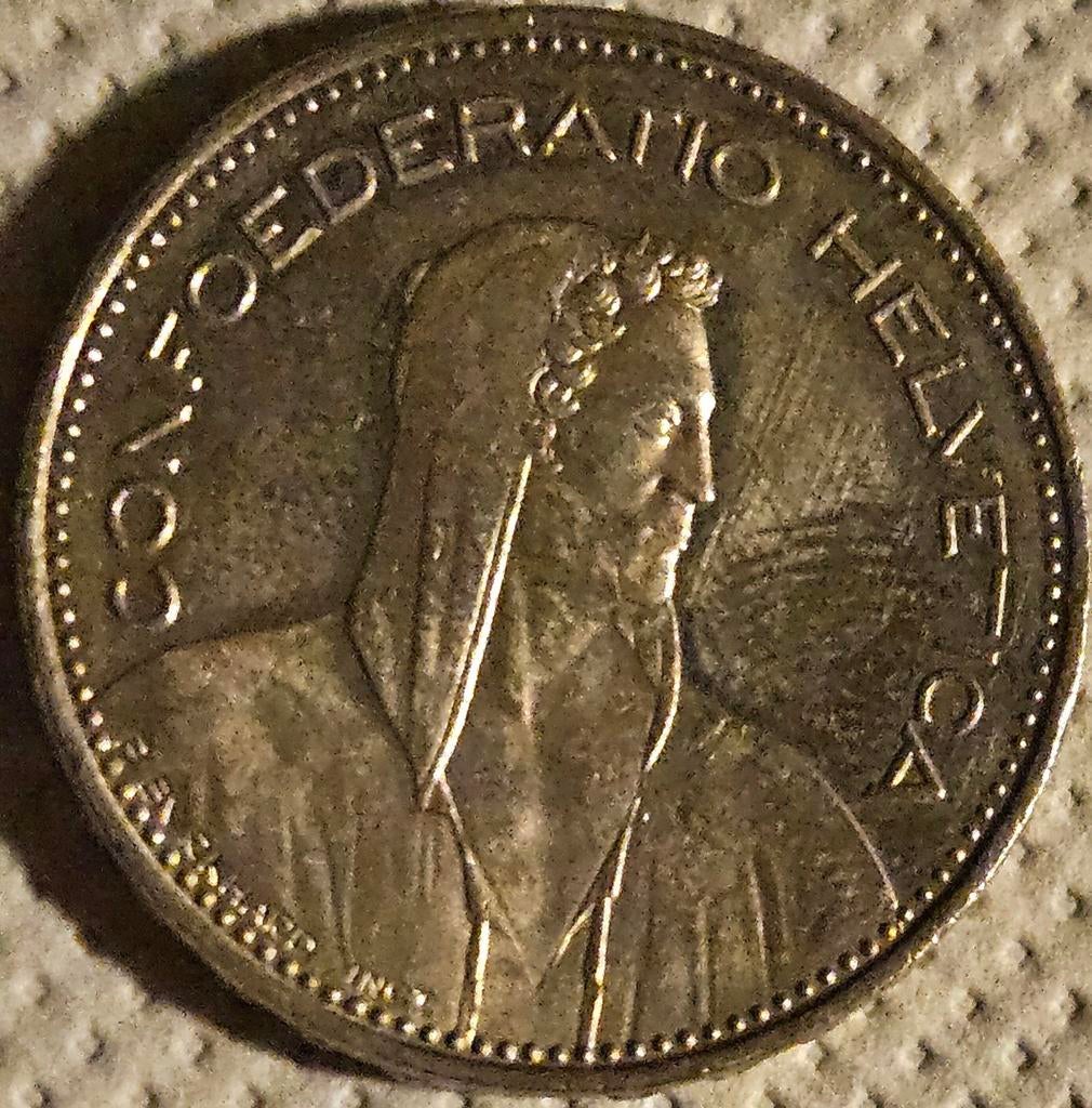 Helvética 5 francs 1998
Il s'agit d'une monnaie suisse, Enlèvement ou Envoi