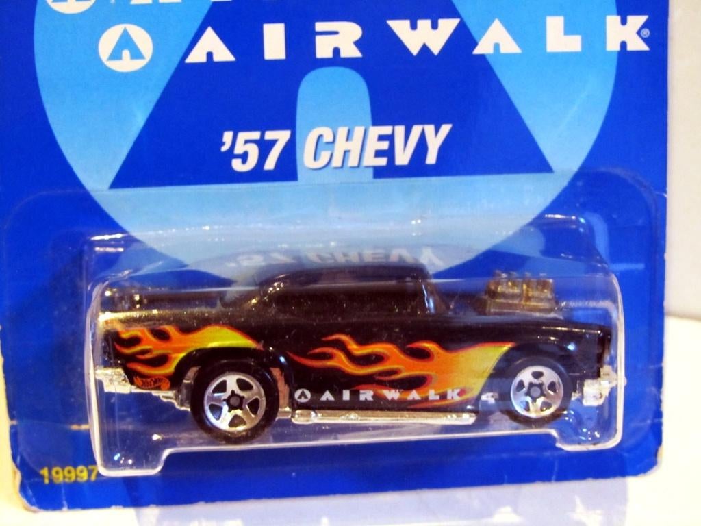 1957 Chevy Bel Air Sport Coupe "AIRWALK" Hot Wheels (1997), Enlèvement ou Envoi, Comme neuf, Voiture