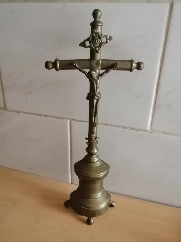Ancien Crucifix en laiton sur pied début XXème siècles, Enlèvement ou Envoi, Bronze
