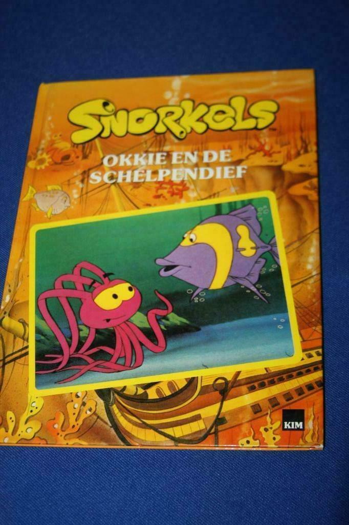 Snorkels , Okkie en de schelpendief , HC 1e druk 1986, Verzamelen, Ophalen of Verzenden, Zo goed als nieuw, Tv, Overige typen