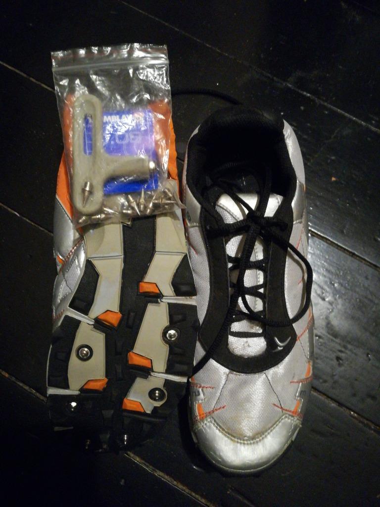 Spikes taille 44, Sports & Fitness, Autres marques, Course à pied, Enlèvement ou Envoi, Comme neuf
