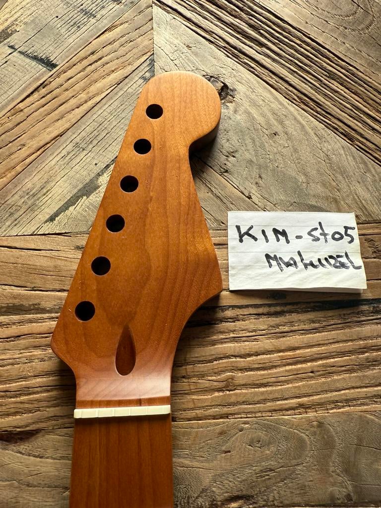 Stratocaster hals” Roasted Maple -nitro satin” KIN-st5-N, Verzenden