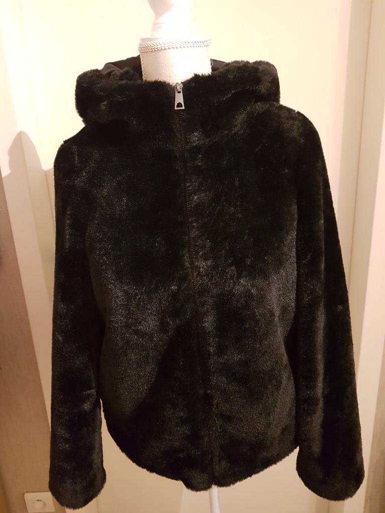 Faux fur/bont zwarte winterjas met kap en zijzakken., Enlèvement ou Envoi, Vero Moda, Taille 36 (S), Comme neuf