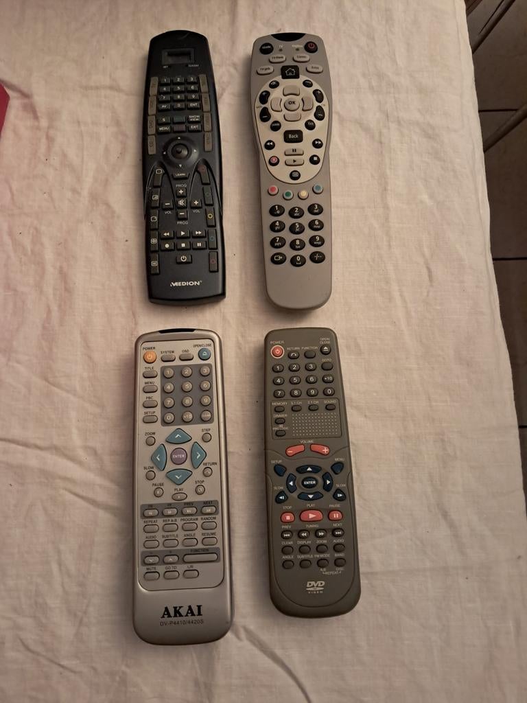 4 x afstandsbediening., Ophalen of Verzenden, Zo goed als nieuw, Dvd