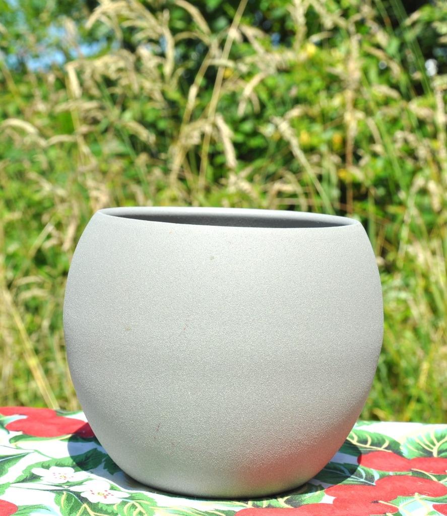 cache pot en faience gris mate effet sablé, Enlèvement ou Envoi, Comme neuf, Autres matériaux